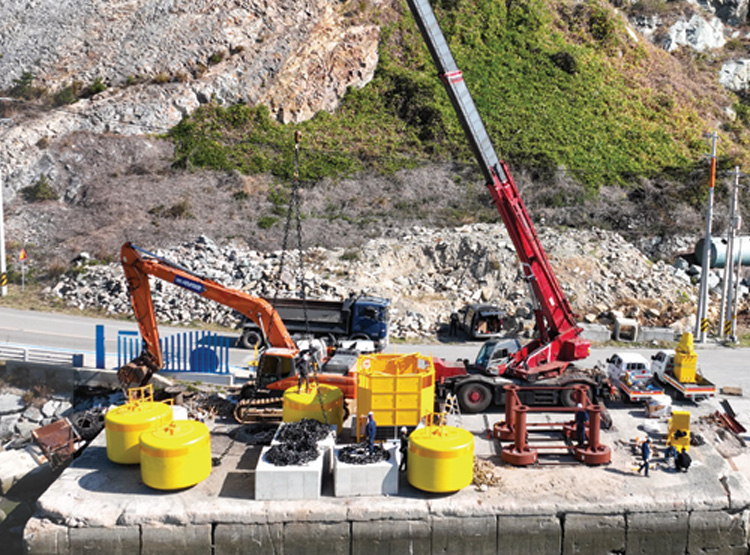 On-site transportation of light buoys (disassembled state)